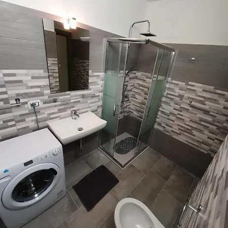 Yellowhouse Apartment *