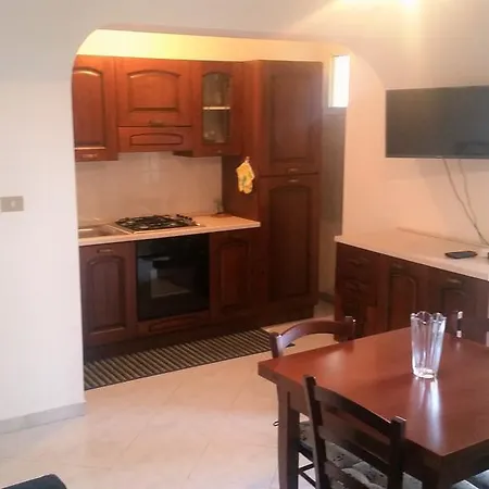 Yellowhouse Apartment *