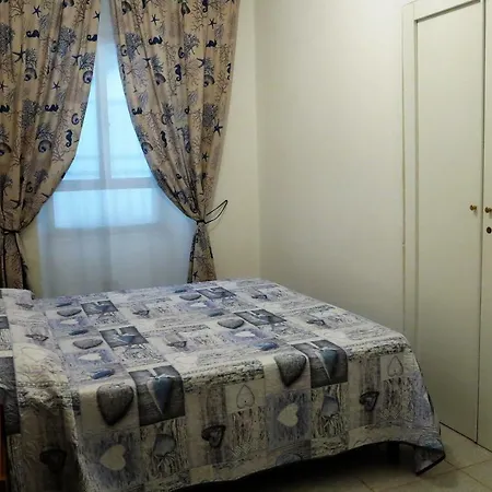 Yellowhouse Apartment *
