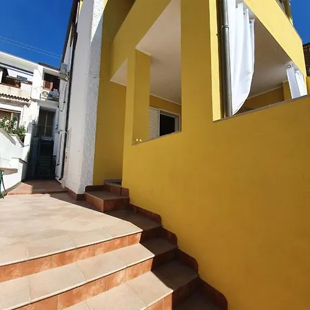 Yellowhouse Apartman Cala Gonone